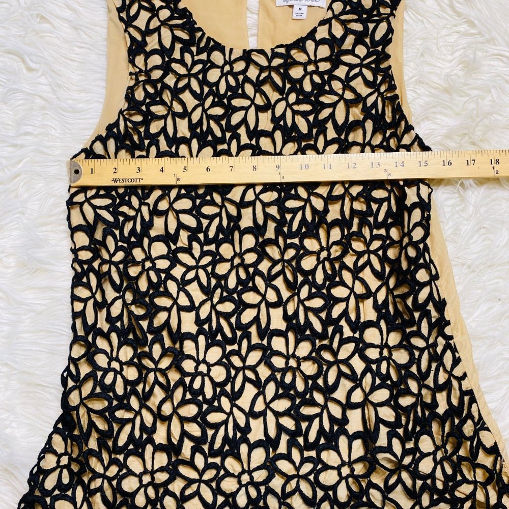 Neiman Marcus Lela Rose Crochet Floral Lace Sleeveless Women's Top Size Medium - Picture 6 of 11